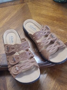 New! Clarks Leisa Faye Womens 6 tan leather comfy summer sandals